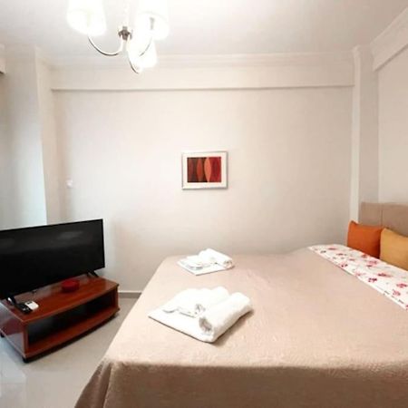 Crimson Suite: 1-Bedroom Apartment In Thessaloniki Exterior photo