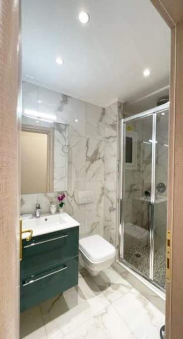 Crimson Suite: 1-Bedroom Apartment In Thessaloniki Exterior photo